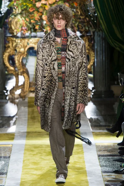 Look 4